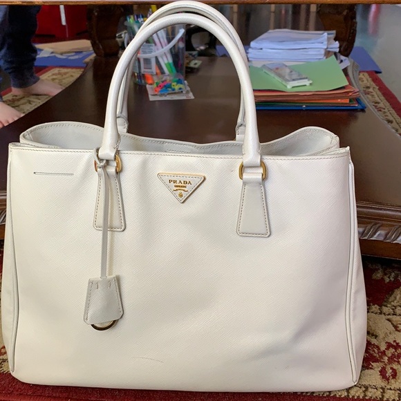Prada Handbags - 💯 authentic LARGE tote PRADA bag